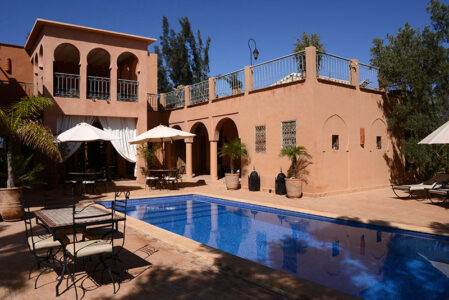 https://www.immotaroudant.com/bien/maison-dhote-avec-piscine-ref-r14zze/