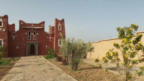 https://www.immotaroudant.com/bien/en-location-riad-avec-2000m%c2%b2/