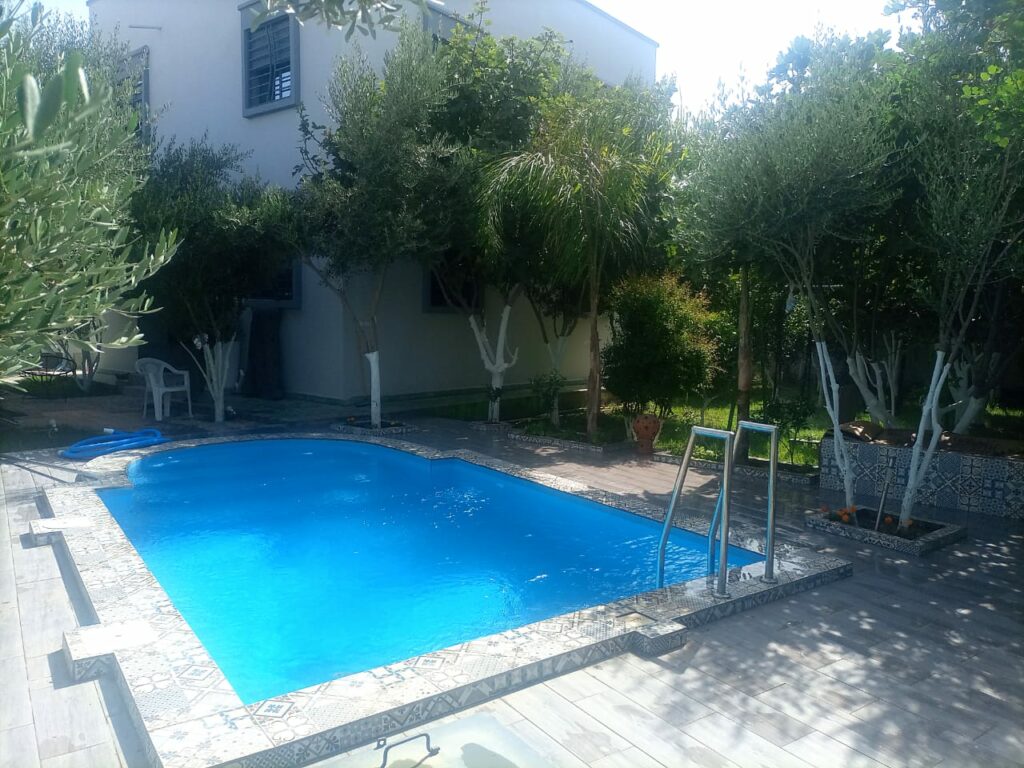 Villa avec piscine et jardin. — photo 1