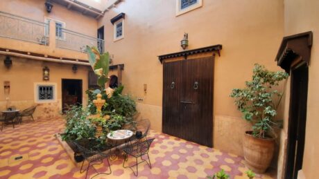 https://www.immotaroudant.com/bien/riad-avec-une-belle-vue/