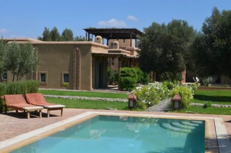 https://www.immotaroudant.com/bien/riad-avec-piscine-et-jardin-2/