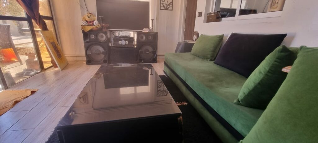 Maison avec Piscine et jardin. — photo 4
