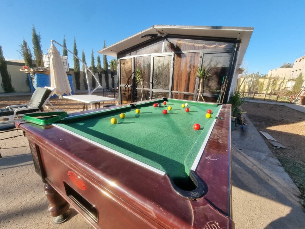 Maison avec Piscine et jardin. — photo 1
