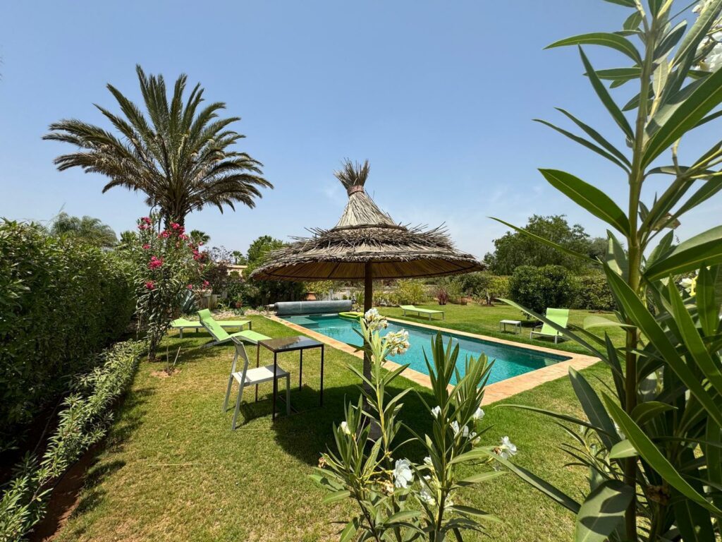 Villa avec piscine et Jardin — Réf. V199BS6X — photo 1