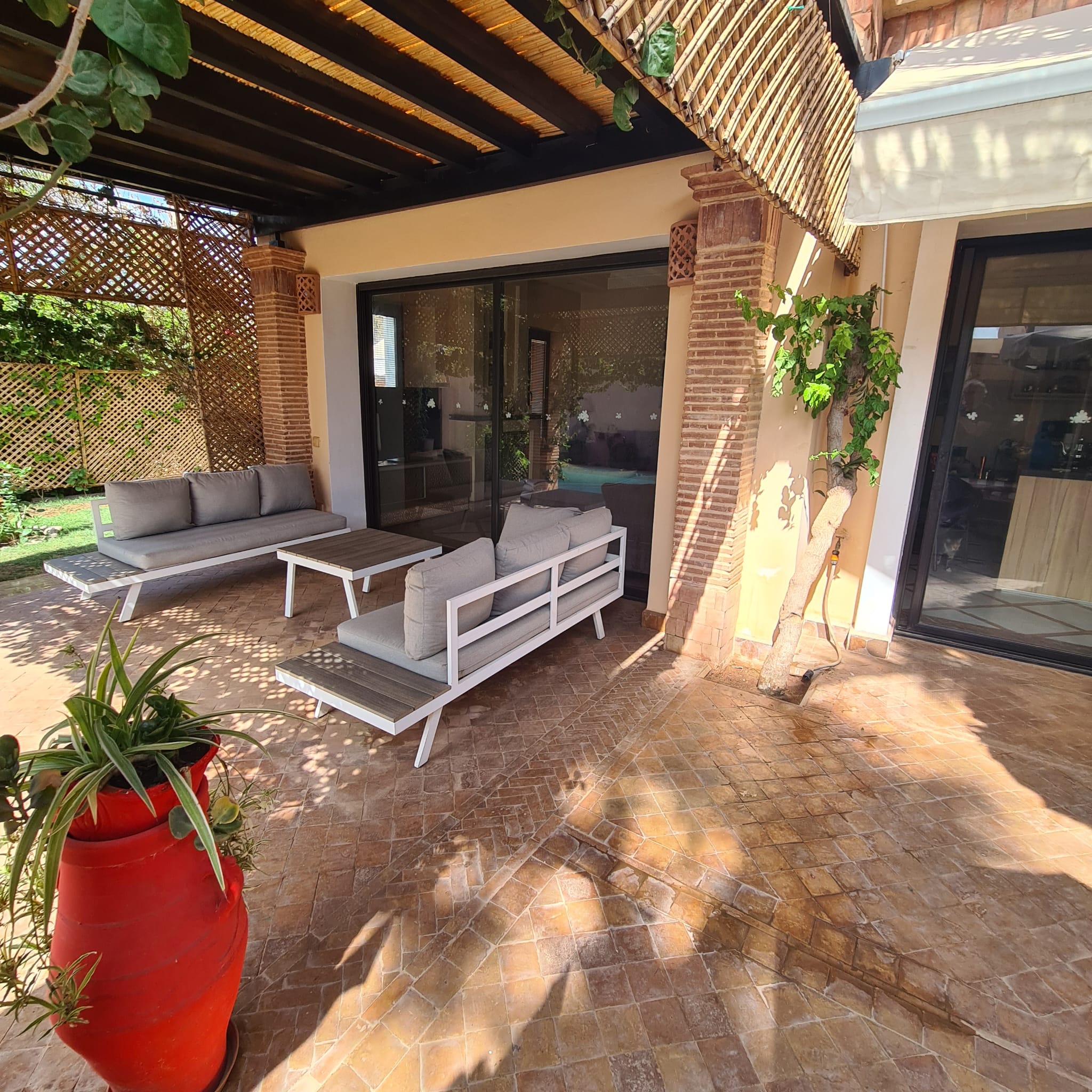 Villa de Soleil avec Jardin et Piscine