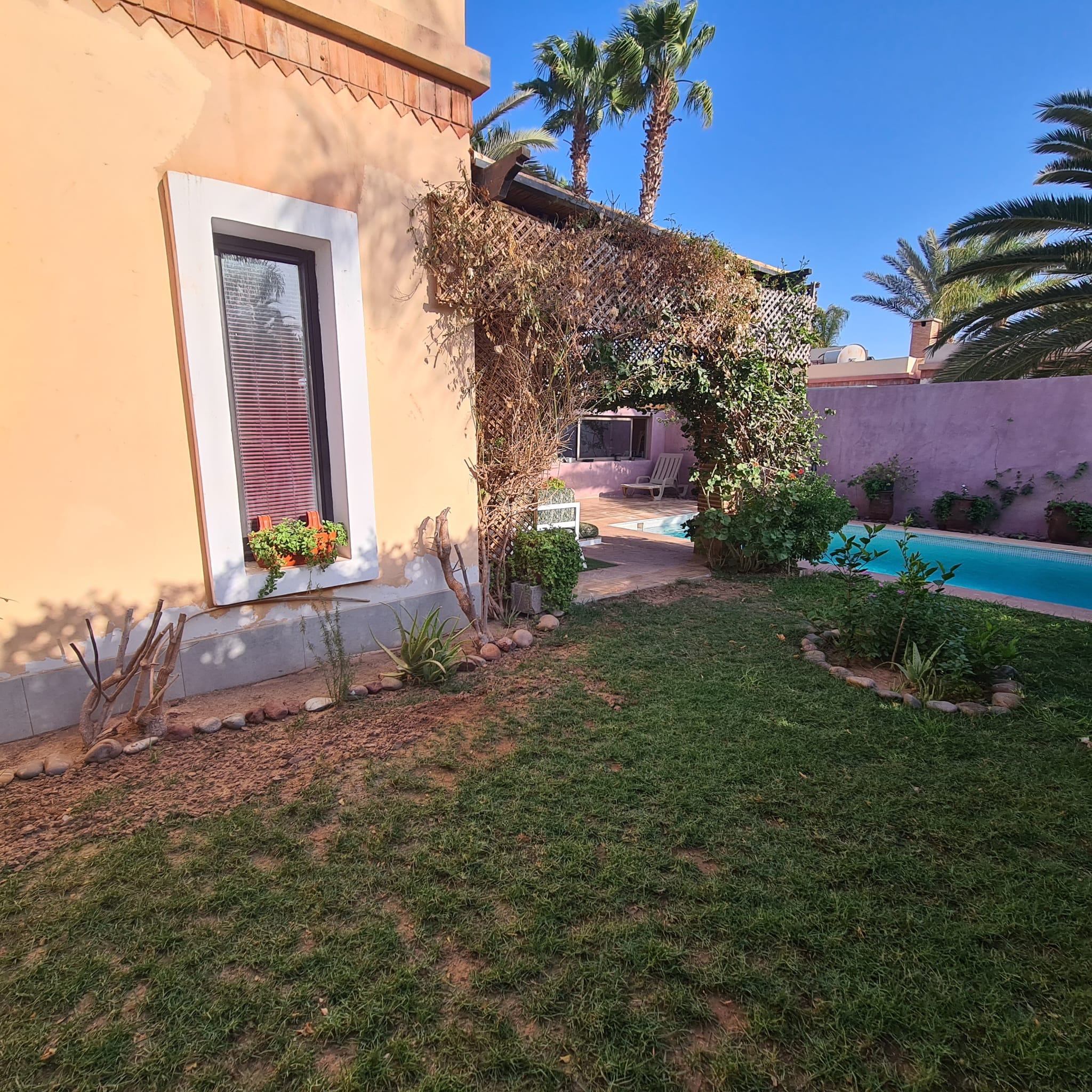 Villa de Soleil avec Jardin et Piscine