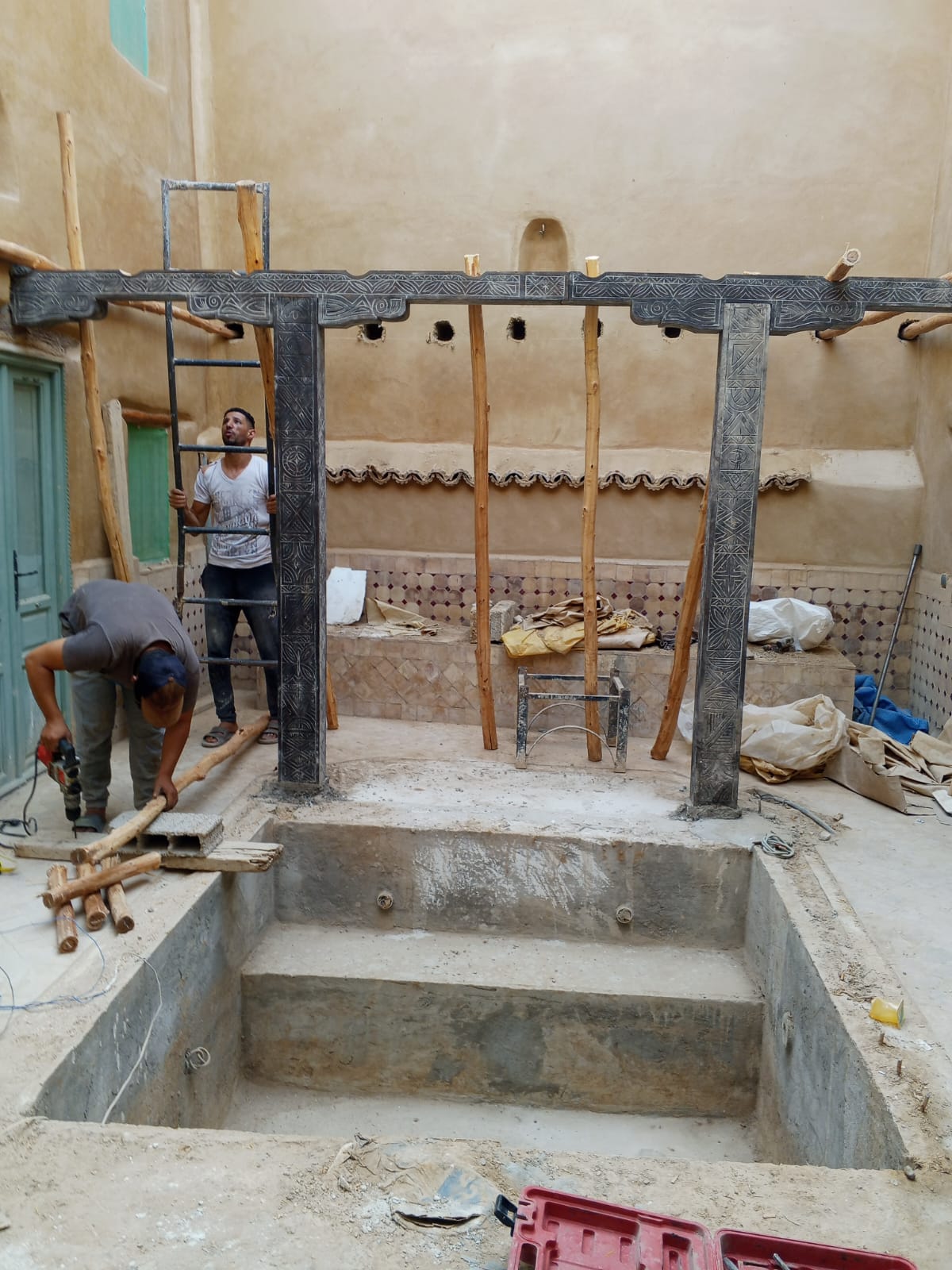 Construction d’un bassin dans un patio de riad à Taroudant